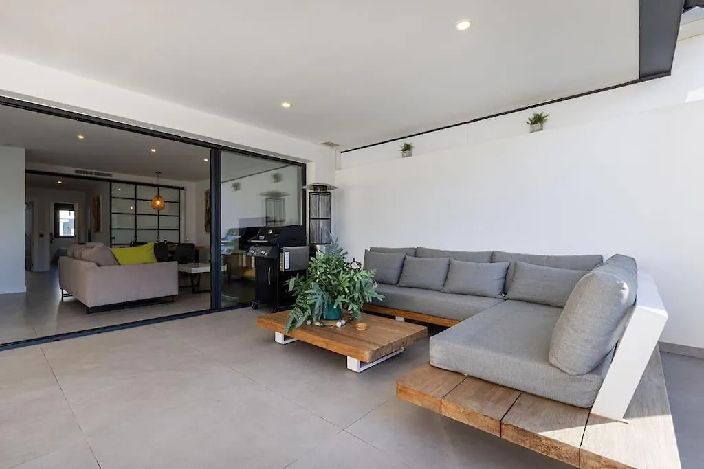Elegant Two Bedroom Apartment At Estepona Hills!