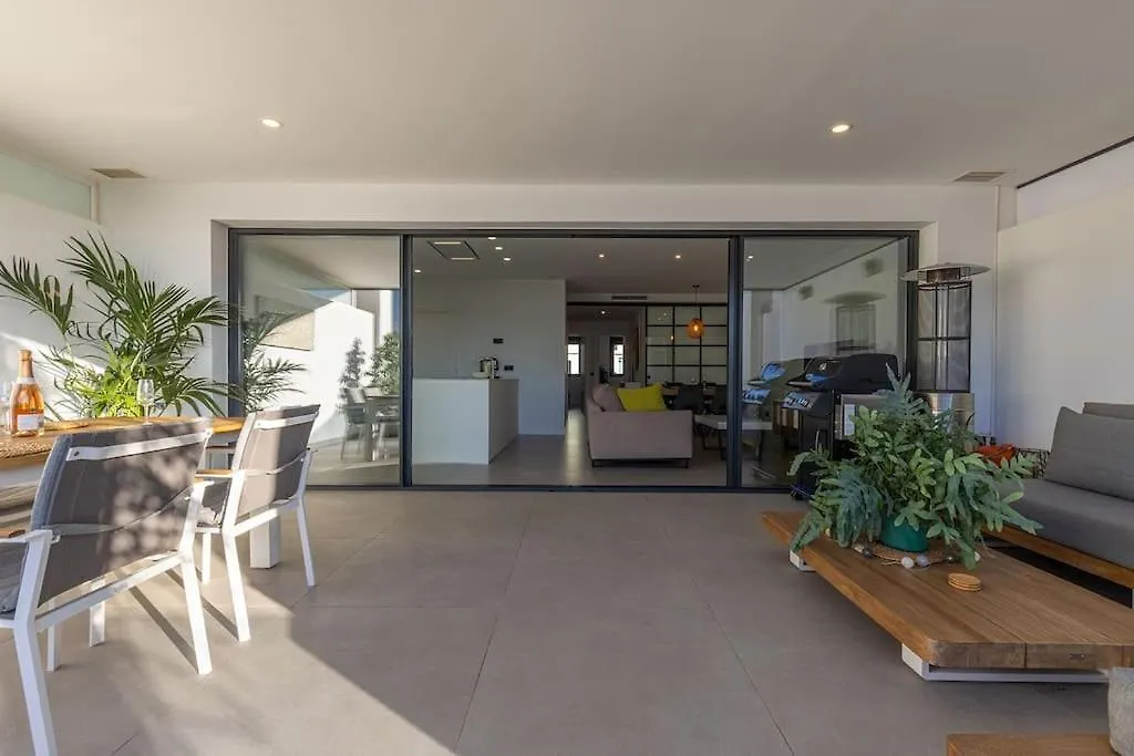 Elegant Two Bedroom Apartment At Estepona Hills! Espanha